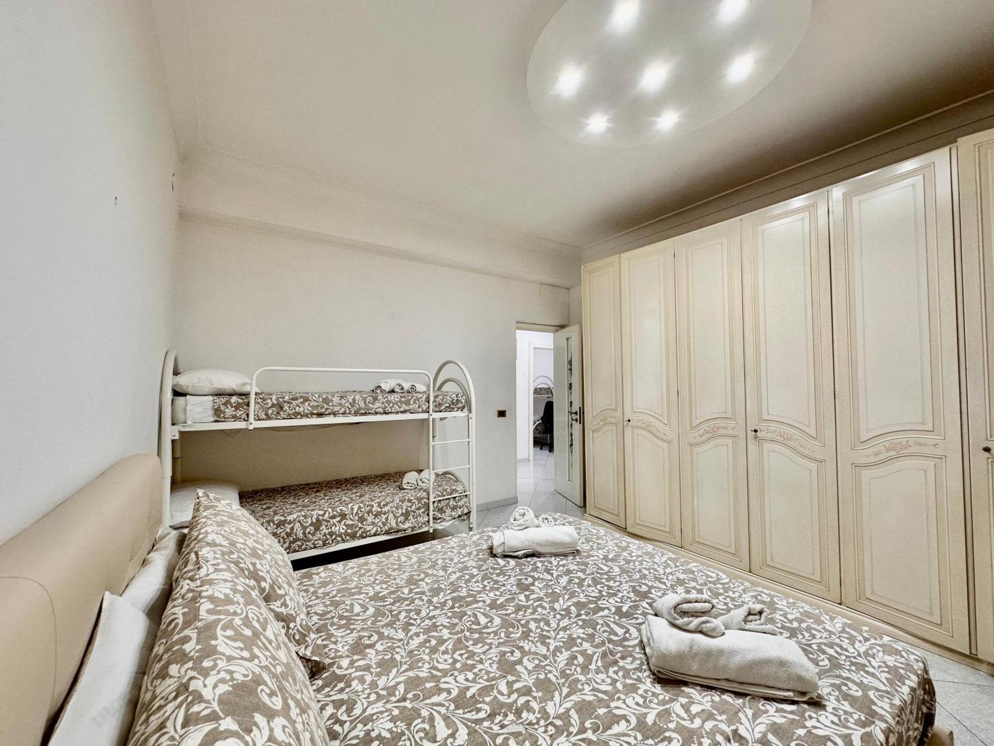 Casa Vacanze Bergame Villa เนเปิลส์ ภายนอก รูปภาพ