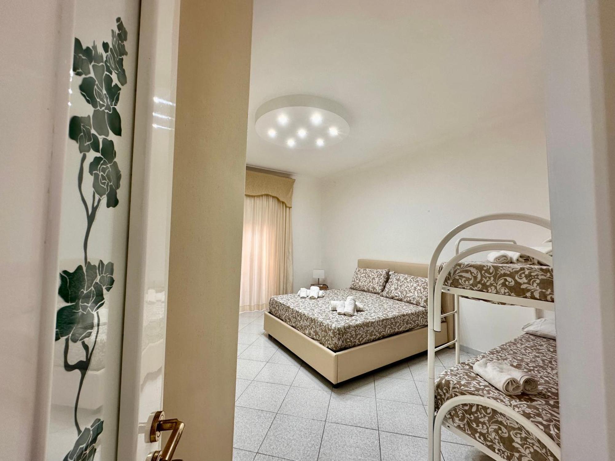Casa Vacanze Bergame Villa เนเปิลส์ ภายนอก รูปภาพ