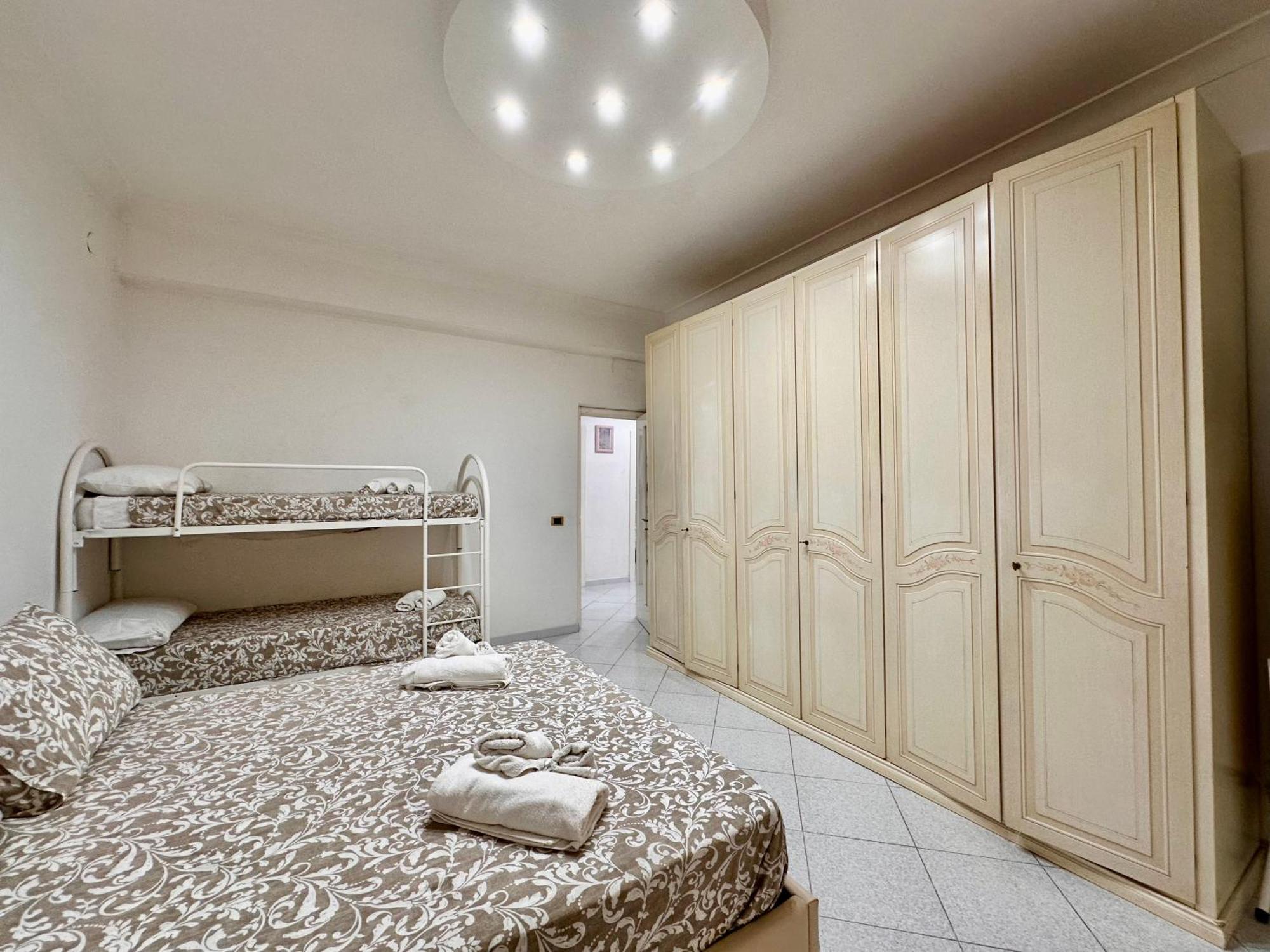 Casa Vacanze Bergame Villa เนเปิลส์ ภายนอก รูปภาพ